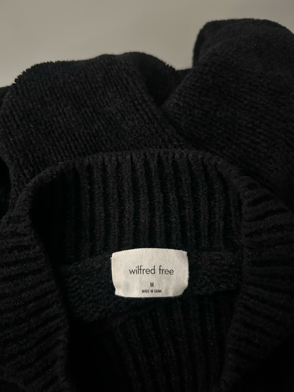 Aritzia Wilfred Corteta Chenille Black Mock Neck Sweater Medium - Picture 4 of 7
